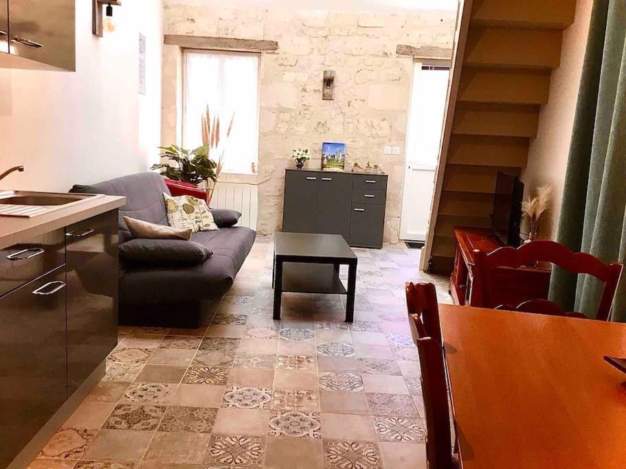 Logement Neuf Et Cosy Proche Centre Ville Chinon Exterior photo